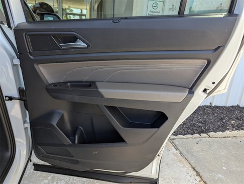 Certified 2023 Volkswagen Atlas SE w/ Black Wheel Package image 33