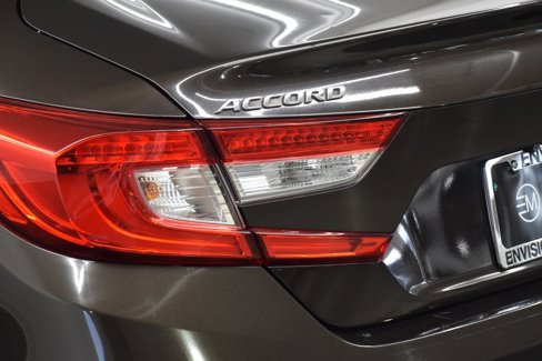 Used 2018 Honda Accord Touring image 10