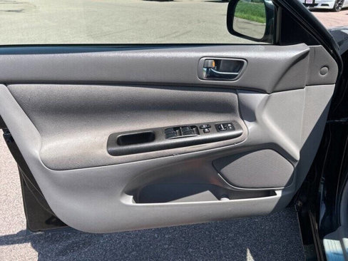 Used 2005 Toyota Camry LE image 11
