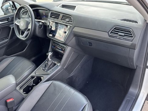 Used 2024 Volkswagen Tiguan SE image 26