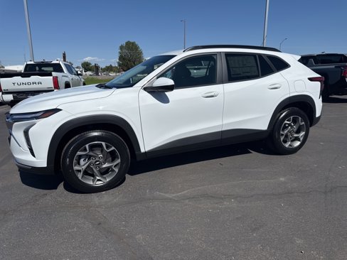 New 2025 Chevrolet Trax LT w/ LT Convenience Package image 2