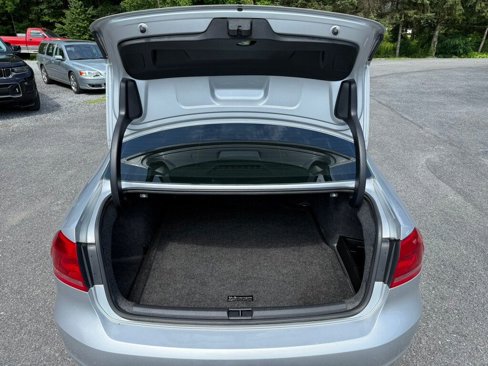 Used 2013 Volkswagen Passat TDI SE image 13