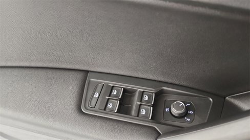 Used 2020 Volkswagen Tiguan SE w/ Panoramic Sunroof Package image 24