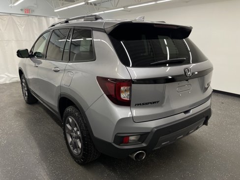 Used 2024 Honda Passport TrailSport image 3