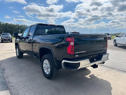 Used 2024 Chevrolet Silverado 2500 LT w/ Convenience Package image 7
