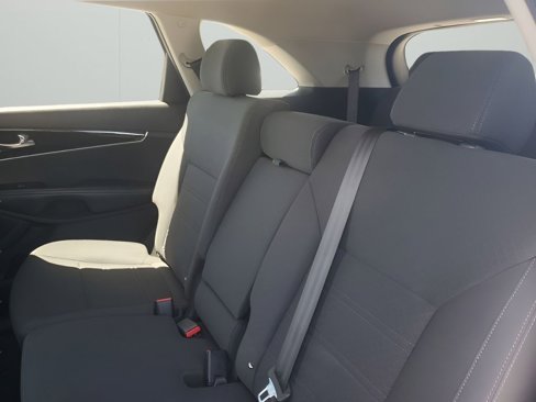 Used 2019 Kia Sorento L image 17