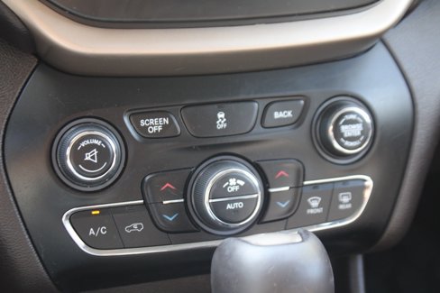 Used 2016 Jeep Cherokee Trailhawk w/ Comfort/Convenience Group image 24