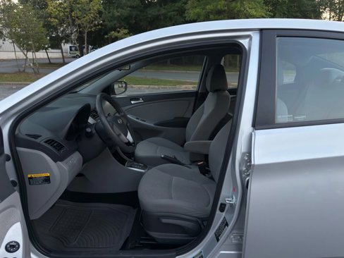 Used 2014 Hyundai Accent GLS image 5