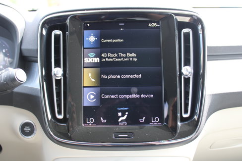 Used 2022 Volvo XC40 T5 Momentum image 24