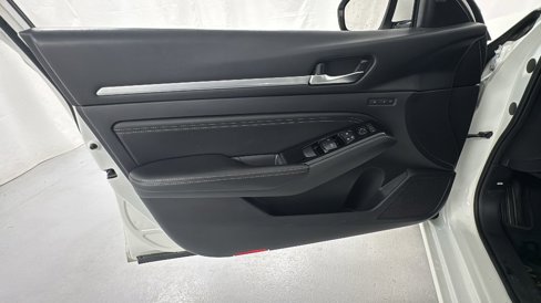 Used 2020 Nissan Altima 2.0 Platinum image 16