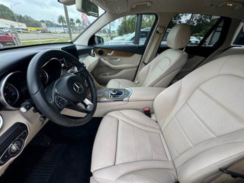 Used 2018 Mercedes-Benz GLC 300 w/ Premium Package image 11