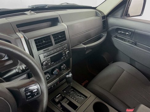 Used 2011 Jeep Liberty Sport image 17