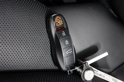 Certified 2025 Porsche Macan image 34