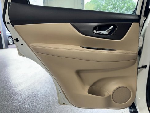 Used 2015 Nissan Rogue SV image 21