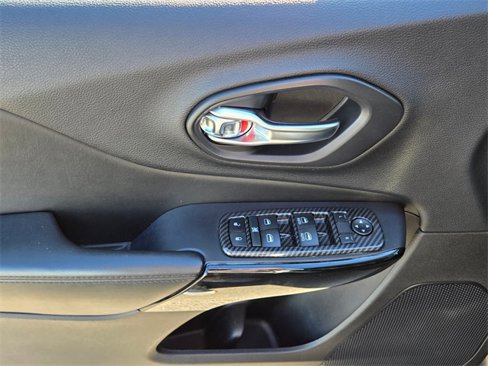 Used 2020 Jeep Cherokee Latitude Plus image 24