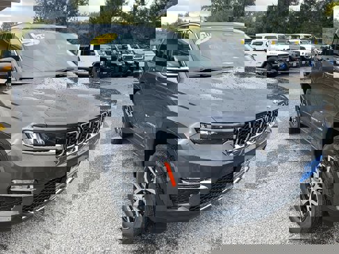 New 2025 Jeep Grand Cherokee Limited image 3