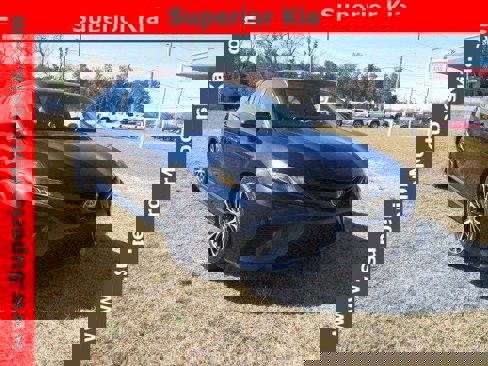 Used 2019 Toyota Camry SE w/ Phone Cable & Charge Package image 1