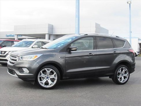 Used 2017 Ford Escape Titanium image 2