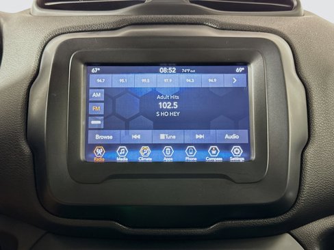 Used 2018 Jeep Renegade Latitude image 19