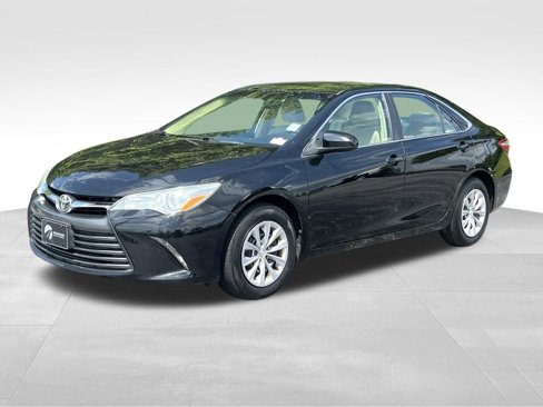 Used 2016 Toyota Camry LE image 1