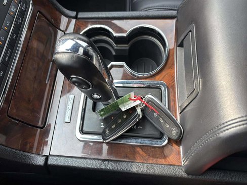 Used 2016 Lincoln Navigator Select image 24