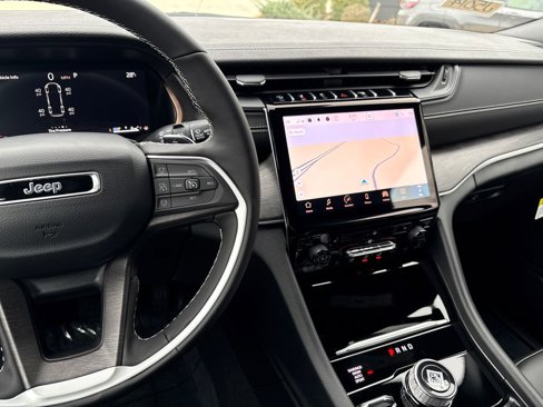 New 2025 Jeep Grand Cherokee L Limited image 31
