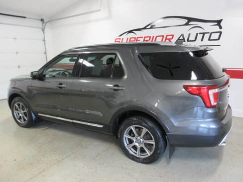 Used 2017 Ford Explorer XLT w/ Equipment Group 202A image 3