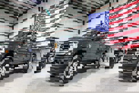 Used 2021 Ford F250 Platinum w/ FX4 Off-Road Package image 3