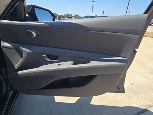 New 2025 Hyundai Elantra SE image 23