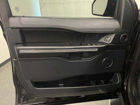 Used 2020 Ford Expedition XLT w/ Equipment Group 202A image 9