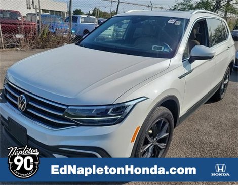 Used 2023 Volkswagen Tiguan SE image 1