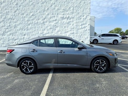 Used 2024 Nissan Sentra SV image 2