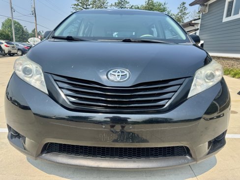 Used 2014 Toyota Sienna L image 3