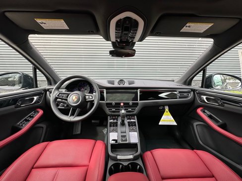 Used 2025 Porsche Macan image 27