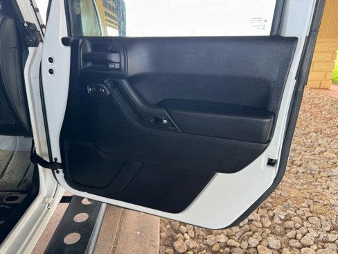Used 2015 Jeep Wrangler Unlimited Sahara w/ Connectivity Group image 23