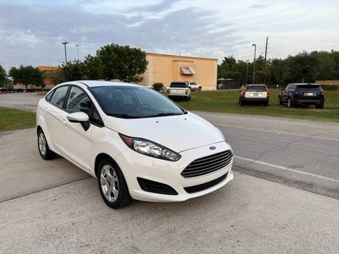 Used 2016 Ford Fiesta SE image 5