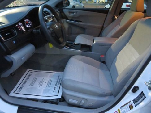 Used 2017 Toyota Camry LE image 20