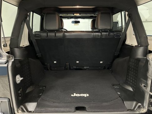 Used 2017 Jeep Wrangler Unlimited Sahara w/ Connectivity Group image 14