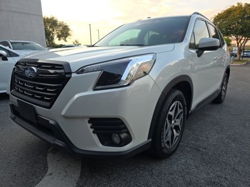 Used 2022 Subaru Forester Premium image 4