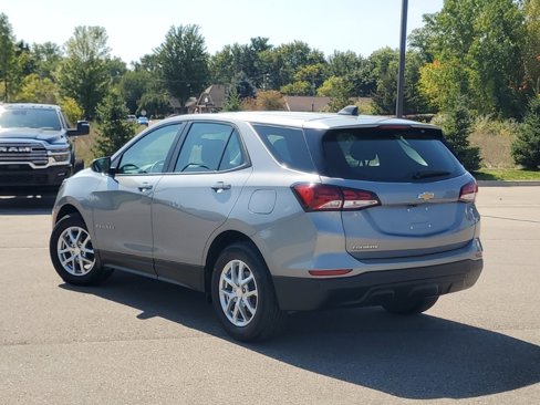 Used 2024 Chevrolet Equinox LS w/ Driver Confidence II Package image 3