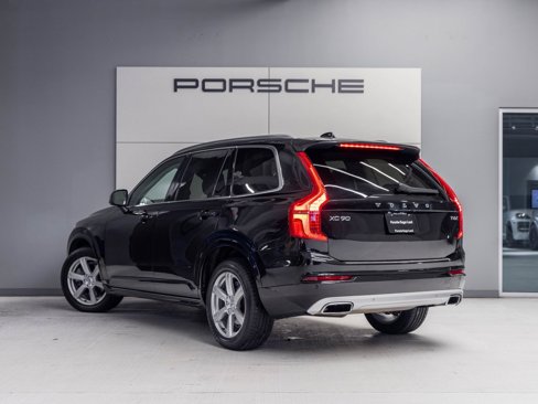 Used 2021 Volvo XC90 T6 Momentum image 3