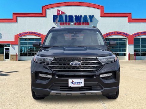 Used 2023 Ford Explorer XLT w/ Equipment Group 202A image 2