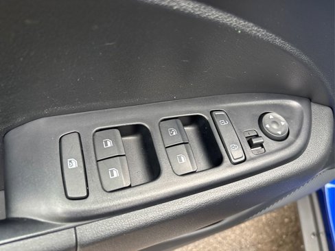 Used 2022 Hyundai Venue SEL w/ Cargo Package image 31