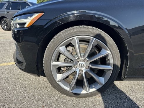 Used 2019 Volvo S60 T6 Momentum w/ Multimedia Package image 37