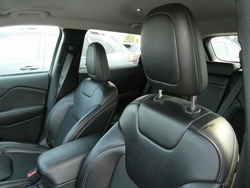 Used 2019 Jeep Cherokee Latitude Plus image 28