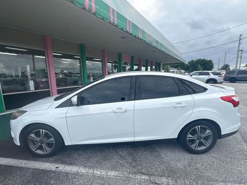 Used 2014 Ford Focus SE w/ SE Sport Package image 3