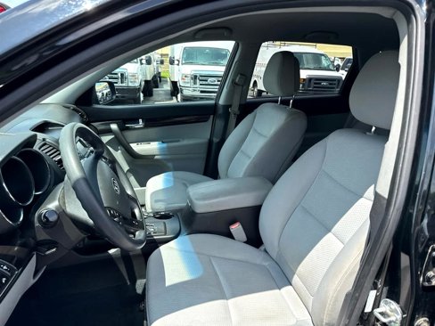 Used 2011 Kia Sorento LX w/ Convenience Pkg image 13