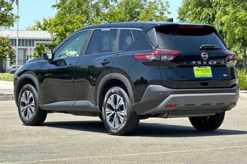 Used 2023 Nissan Rogue SV image 3