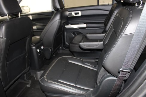 Used 2022 Ford Explorer XLT w/ Equipment Group 202A image 18