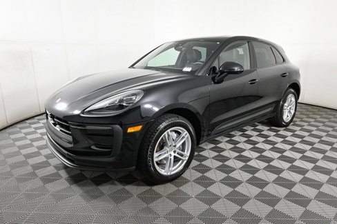 Certified 2025 Porsche Macan image 1